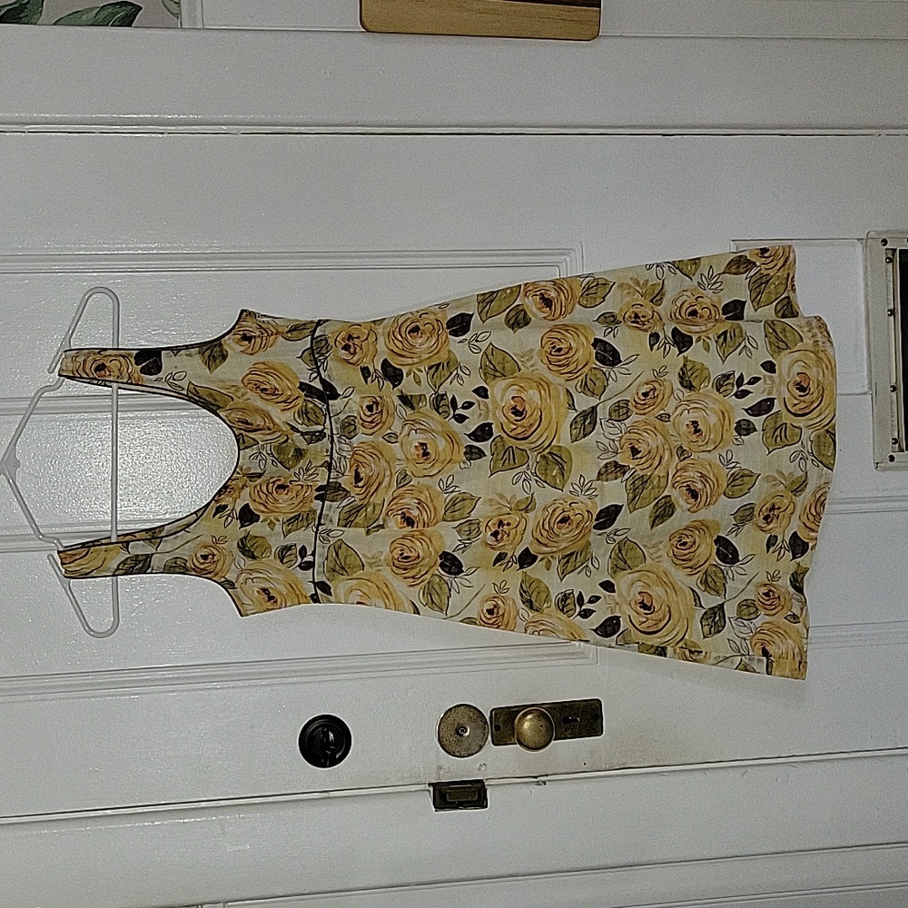 Young Woman's Cabi Dress. Size 4. Beautiful Fall Colors, feminine floral pattern